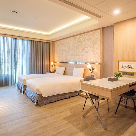 Guide Hotel Taichung Ziyou Экстерьер фото